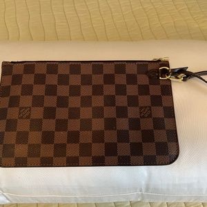 LOUIS VUITTON Neverfull MM Pochette Wristlet